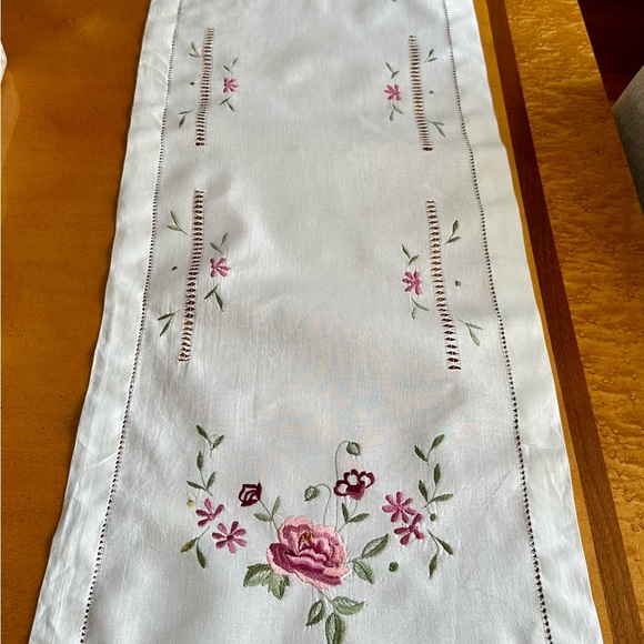 April Cornell Runner similar to D. Porthault 35x13” - Picture 5 of 5